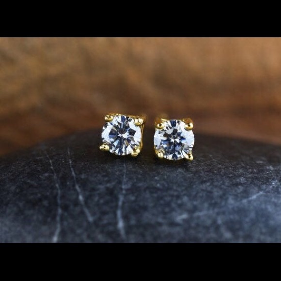 18k Yellow Gold Diamond Stud Earrings - Picture 5 of 7